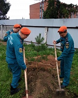 Зеленоградские «огнеборцы» приняли участие в акции «Зеленая Россия»