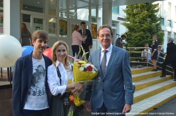 Префект Зеленограда поздравил школьников с началом учебного года