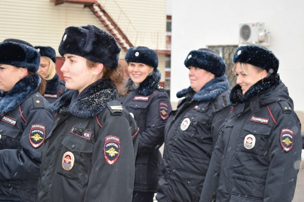 Полицейские УВД по ЗелАО перешли на зимнюю форму одежды