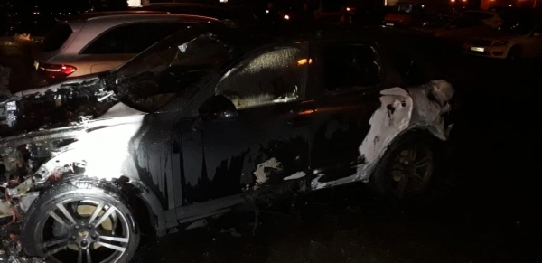 В МЖК сожгли кроссовер Porsche Cayenne
