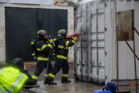 В Москве прошли уникальные соревнования пожарных по работе с системой пожаротушения «Кобра»