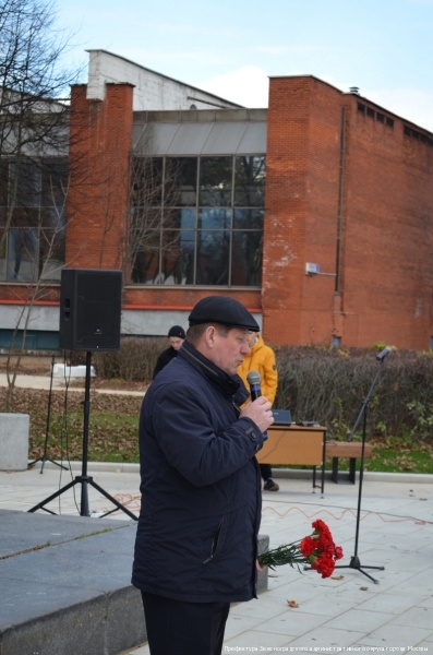 В Зеленограде прошел митинг и возложение цветов к бюсту Александра Шокина