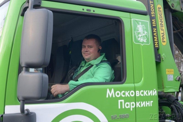 В Зеленограде началась эвакуация автомобилей с пешеходной зоны Центрального проспекта
