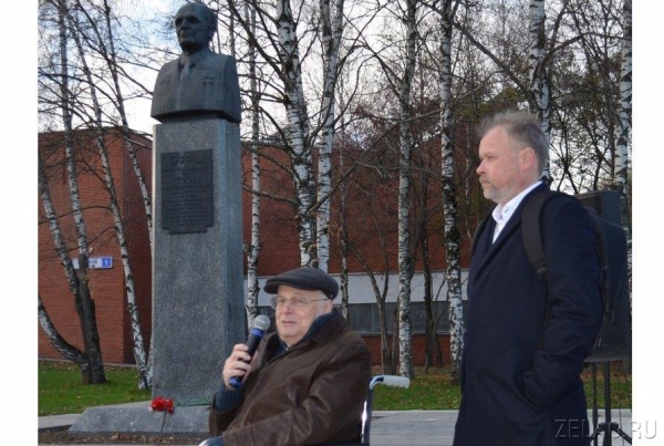 В Зеленограде состоялся митинг и возложение цветов к бюсту Александра Шокина