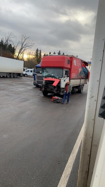 Три человека пострадали в столкновении грузовиков рядом с Зеленоградом