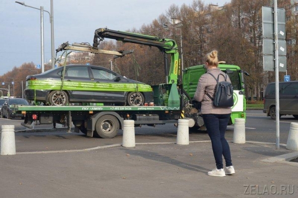 В Зеленограде началась эвакуация автомобилей с пешеходной зоны Центрального проспекта