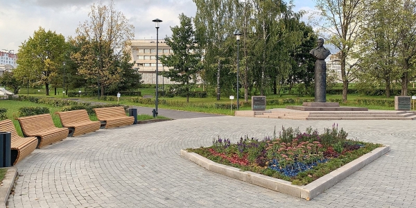 В Зеленограде благоустроили площадь перед Дворцом творчества