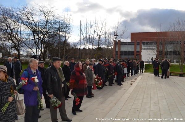 В Зеленограде прошел митинг и возложение цветов к бюсту Александра Шокина