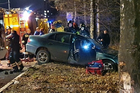 18-летний водитель серьезно пострадал в ДТП в 11 микрорайоне