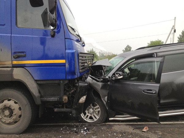 ДТП в Зеленограде: кроссовер «влетел» в грузовик