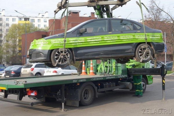 В Зеленограде началась эвакуация автомобилей с пешеходной зоны Центрального проспекта