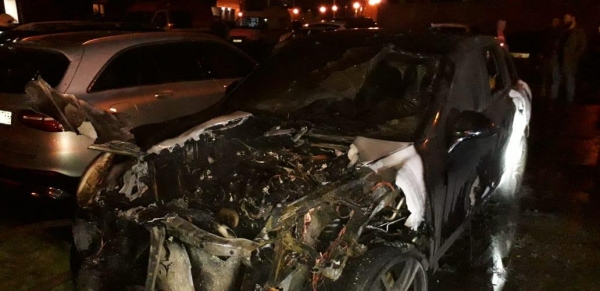В МЖК сожгли кроссовер Porsche Cayenne
