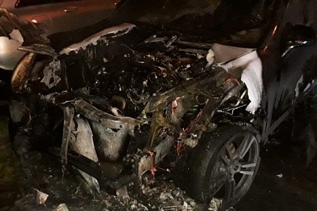 В МЖК сожгли кроссовер Porsche Cayenne