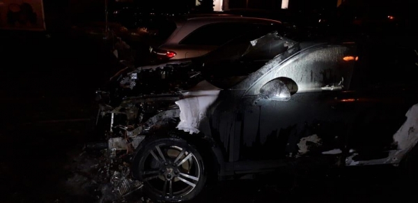 В МЖК сожгли кроссовер Porsche Cayenne