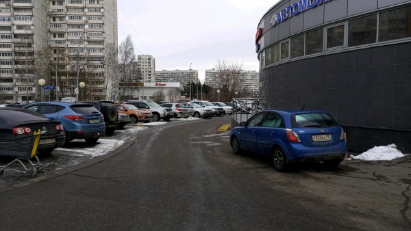 В Зеленограде на въезде в 4-й микрорайон запретили парковку