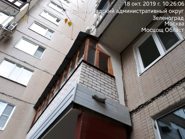 Мосжилинспекция обязала  управляющую организацию демонтировать самовольно пристроенный балкон