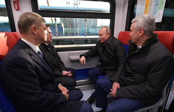 Путин и Собянин проехали по первому маршруту наземного метро Москвы