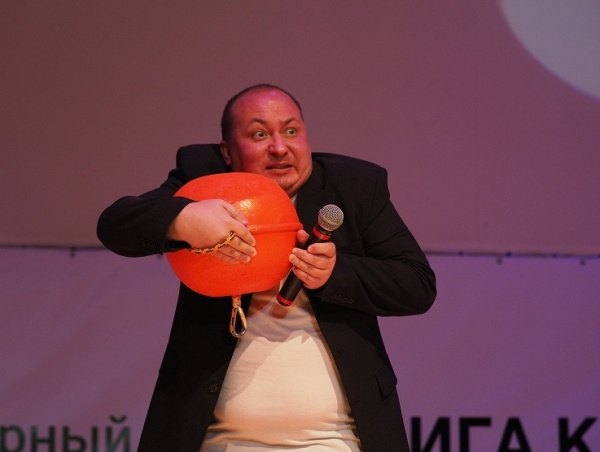 Ведущий лиги КВН МИЭТ Руслан Еникеев: Научиться шутить можно!