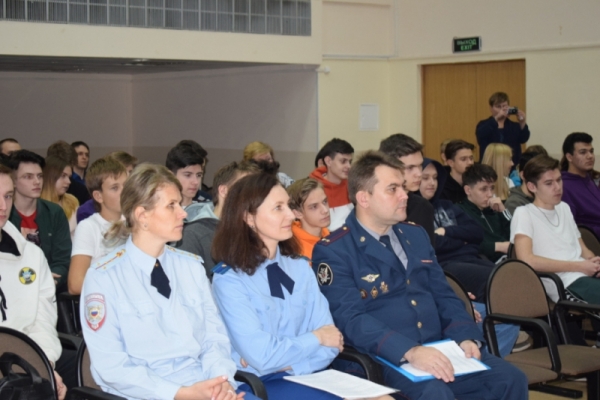 Зеленоградским школьникам рассказали о правовых основах призыва на военную службу