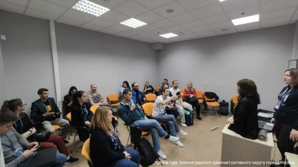 Во время «Зимнего острова» сотрудники «Нейроботикс» и андроид Betsy провели дискуссию