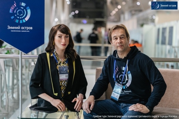 Во время «Зимнего острова» сотрудники «Нейроботикс» и андроид Betsy провели дискуссию