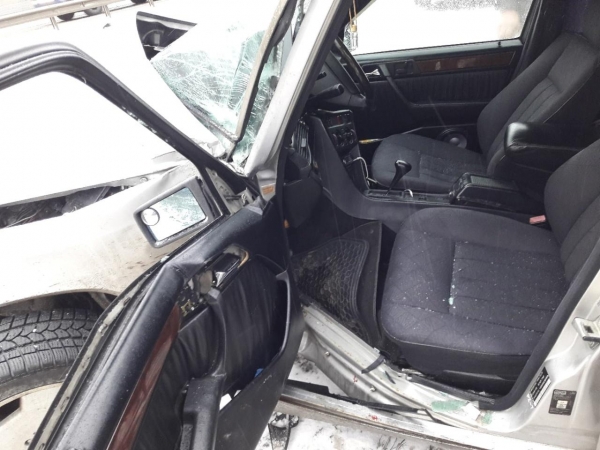 Автомобиль врезался в столб на Ленинградке рядом с Зеленоградом
