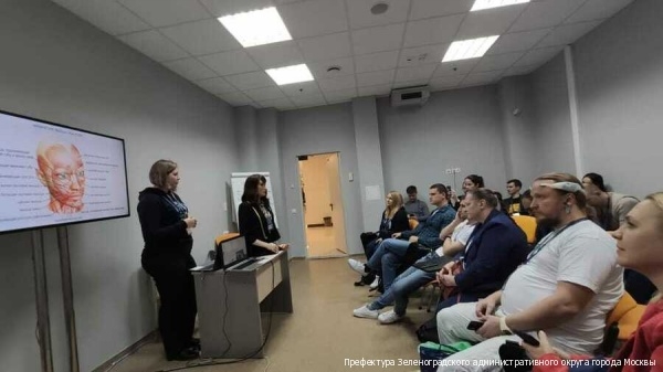 Во время «Зимнего острова» сотрудники «Нейроботикс» и андроид Betsy провели дискуссию