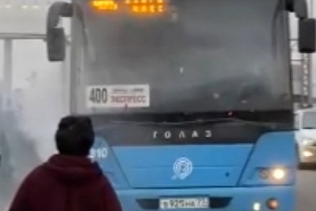 В салоне автобуса 400Э возник пожар