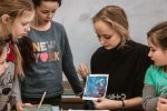Юных зеленоградцев научили делать новогодние открытки
