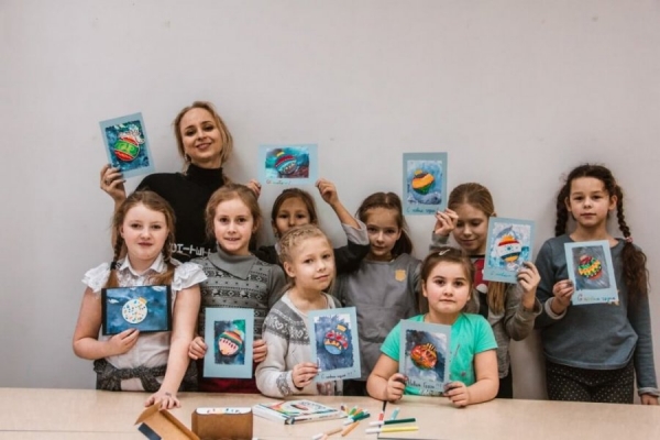 Юных зеленоградцев научили делать новогодние открытки