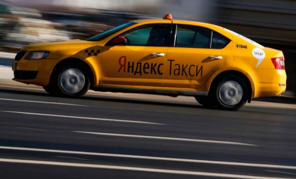 Таксист опрокинул прицеп легковушки в Зеленограде