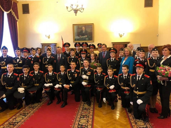Церемония посвящения в кадеты в московской школе прошла