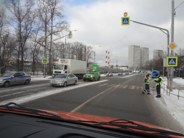 Автомобиль сбил женщину на «зебре» в Зеленограде 