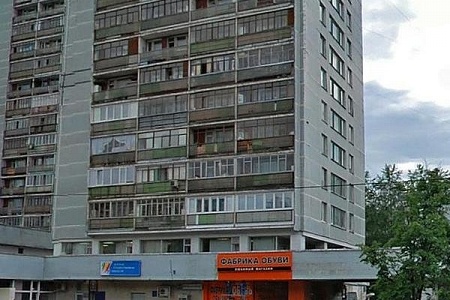 Два человека пострадали при падении с высоты в 4 микрорайоне