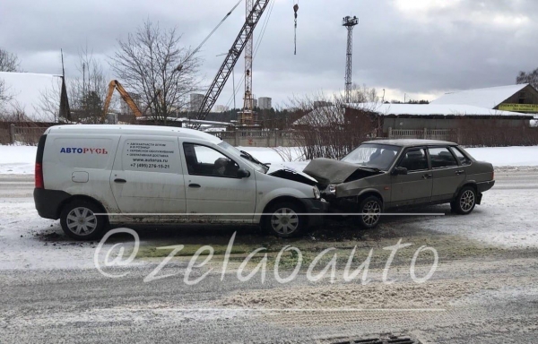 Женщина пострадала в «лобовой» аварии в Северной промзоне