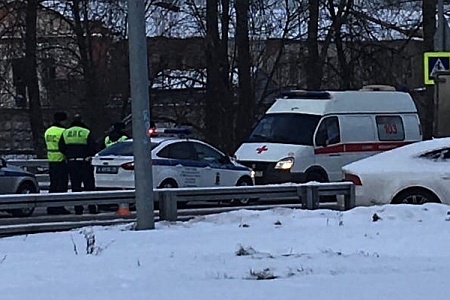 Автомобиль сбил женщину на «зебре» в Зеленограде 