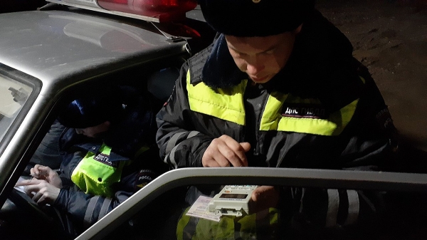 ДПС ГИБДД по ЗелАО задержали автовладельцев с поддельными водительскими удостоверениями