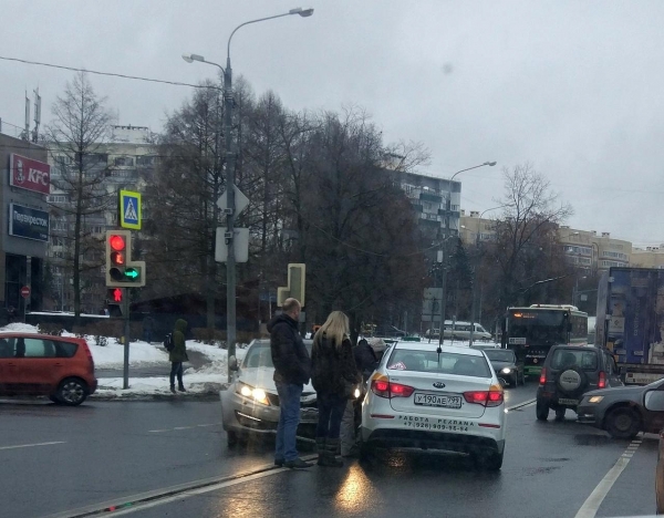 Опасное ДТП в Зеленограде: в Северной промзоне столкнулось два авто
