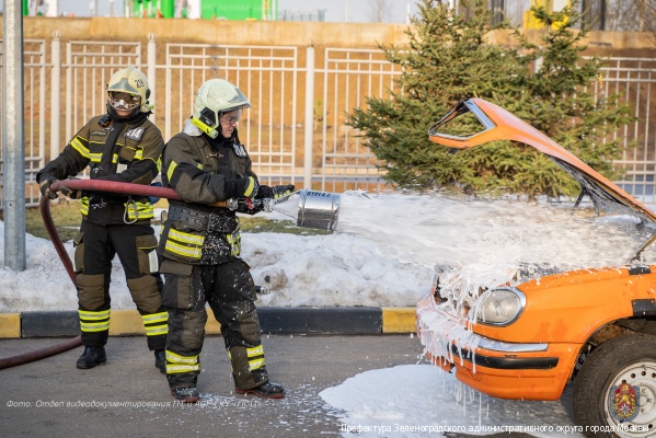 Зеленоградские пожарные делятся опытом с кадетами