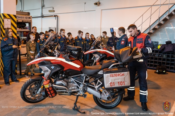 Зеленоградские пожарные делятся опытом с кадетами