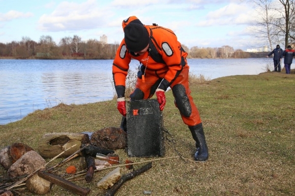 Московские спасатели начали обследование водоемов столицы
