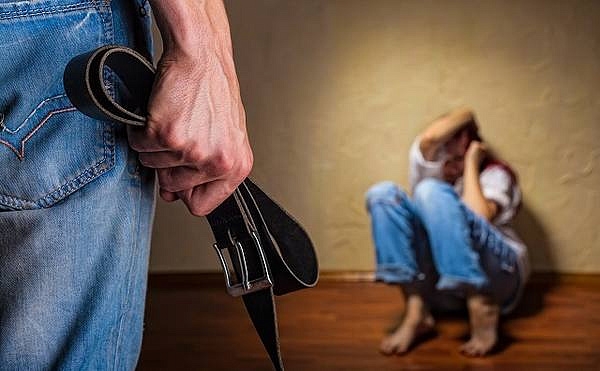 Сотрудники полиции Зеленограда задержали мужчину, подозреваемого в истязании матери 