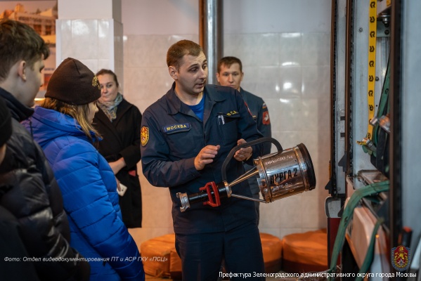 Зеленоградские пожарные делятся опытом с кадетами