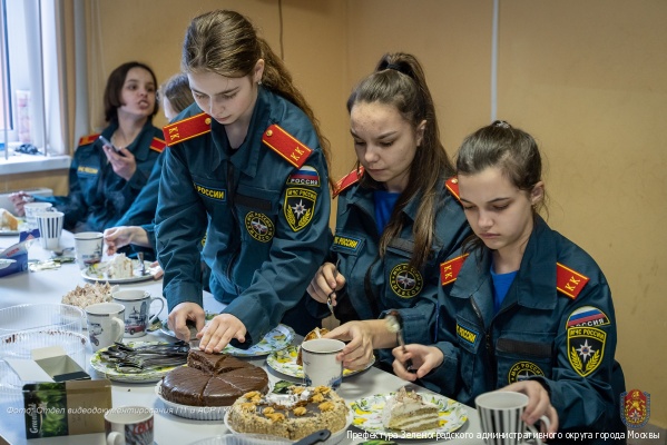 Зеленоградские пожарные делятся опытом с кадетами