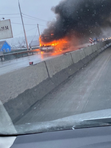 Автобус сгорел на Ленинградском шоссе недалеко от Зеленограда