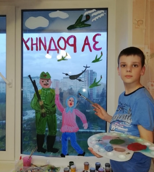 Зеленоградцы отметили День Победы дома, но вместе