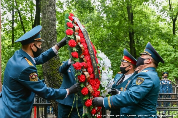 В Москве почтили память огнеборцев, погибших при исполнении служебного долга