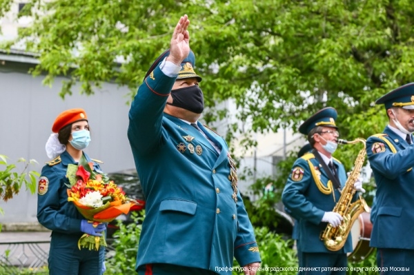 Начальник столичного Главка МЧС поздравил ветеранов московской пожарной охраны
