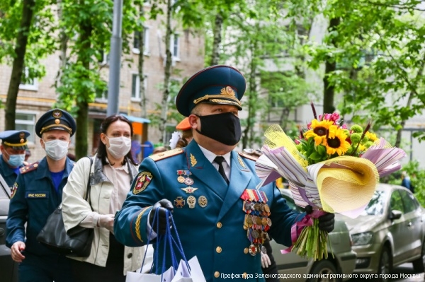 Начальник столичного Главка МЧС поздравил ветеранов московской пожарной охраны