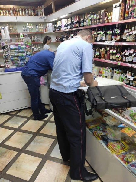 Магазин в Андреевке поймали на запрещенной торговле алкоголем и играх